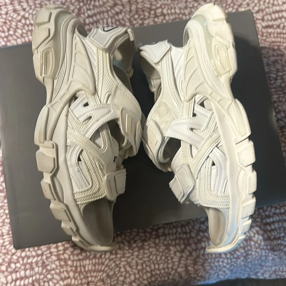 Runners - Picture 2 of 4